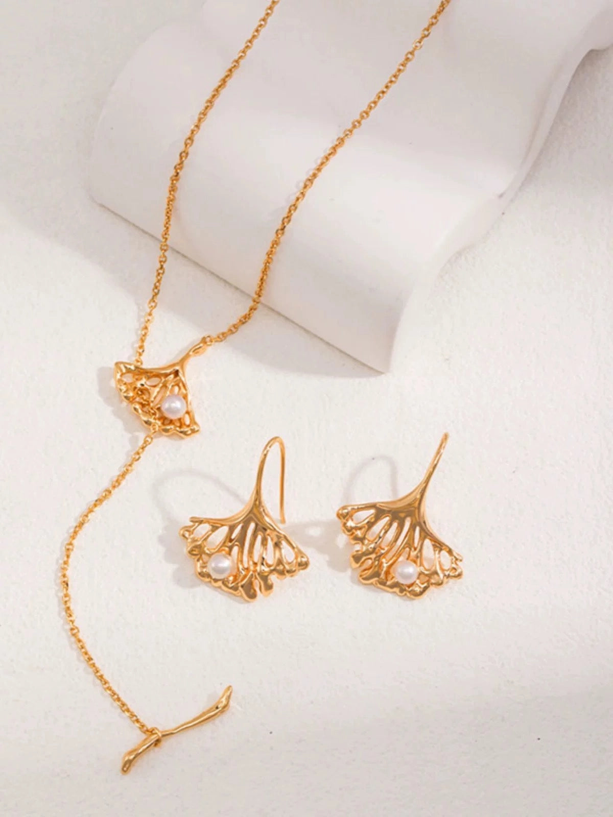 The One1| Ginkgo Leaf Pearl Necklace, S925 Sterling Silver, Freshwater Pearl, Minimal Nordic Style | Vintage Gold